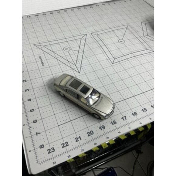 AutoArt Mercedes Benz Maybach 62 Gold Tan-Scale 1:43 No Box No Hood Ornament - Picture 10 of 12